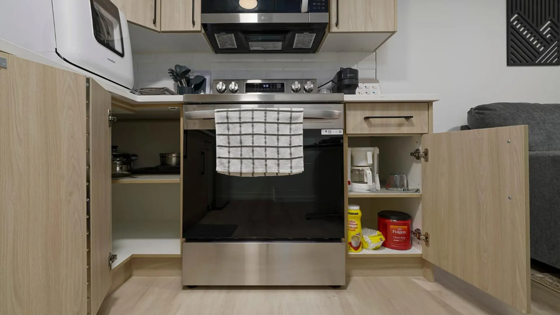 Modern Suite By Royal Alexandra Hospital L Free Parking Wifi Netflix إيدمونتون شقة