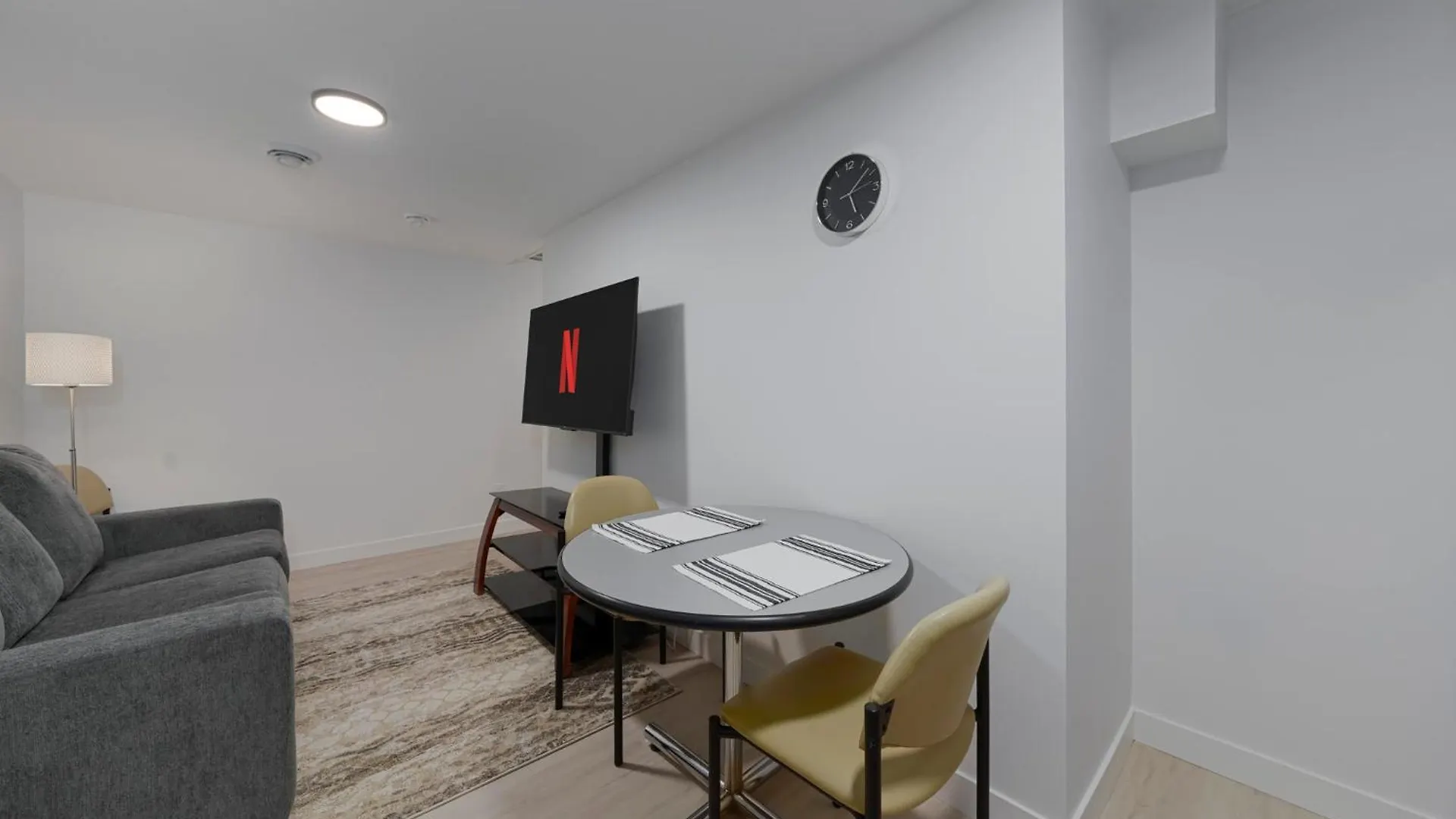 شقة Modern Suite By Royal Alexandra Hospital L Free Parking Wifi Netflix إيدمونتون